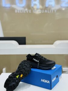 hoka full black