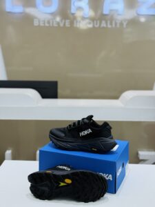 hoka full black