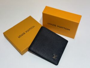 LV wallet 01