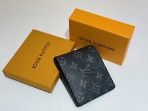 LV wallet 04