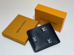LV wallet 06