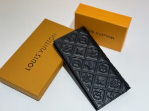 LV wallet 10
