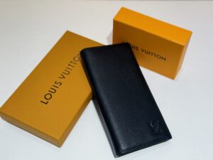 LV wallet 11