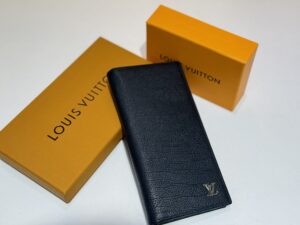LV wallet 13