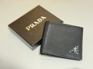 Prada Wallet 01